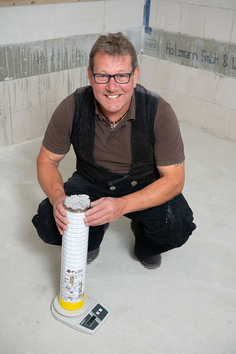 Überprüfung der Rohdichte des eingeblasenen Materials